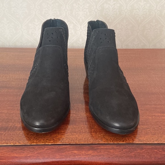 NWT Vince Camuto Prasata Bootie - Picture 5 of 7